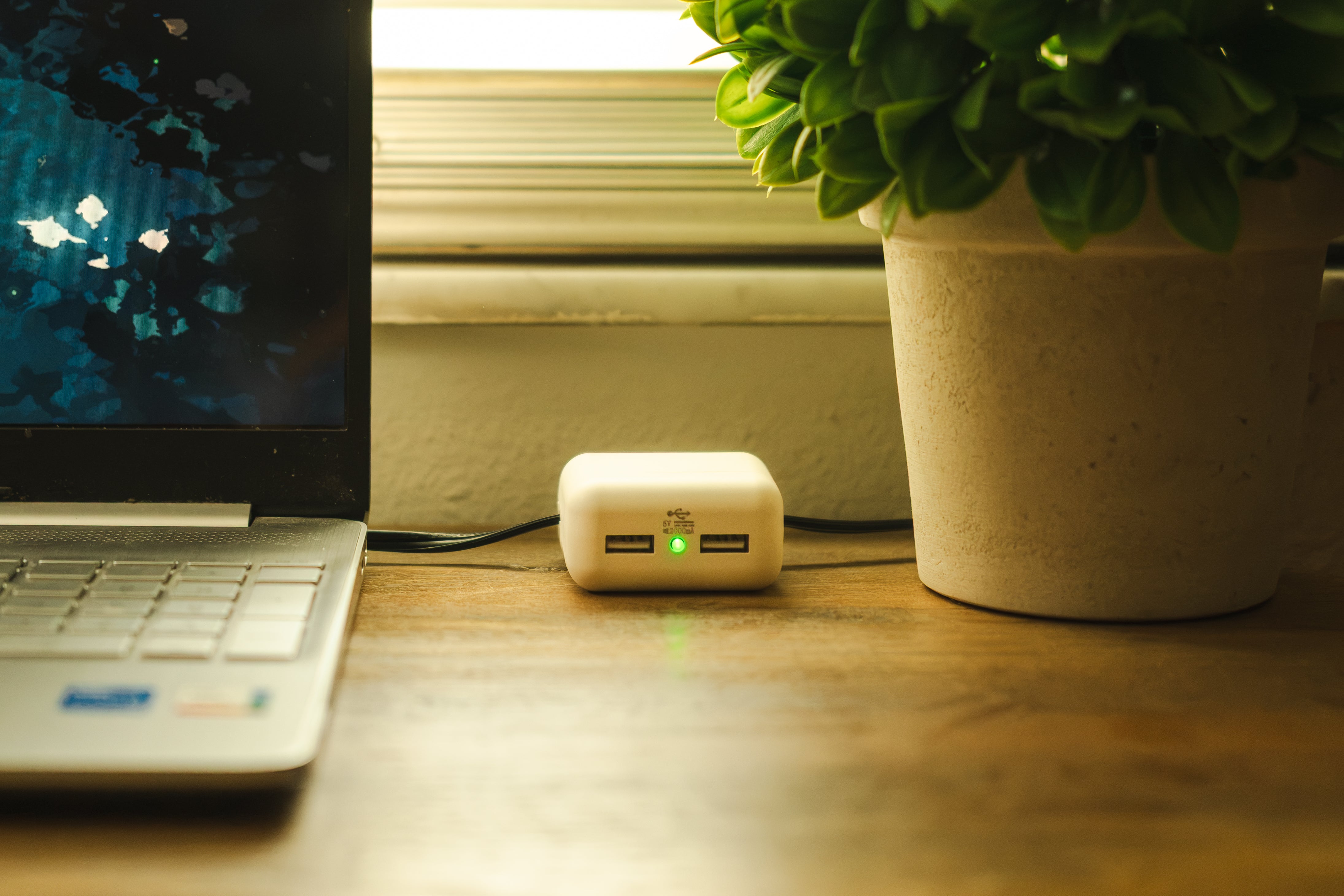 Clamp N Charge: USB Charging Station with Dual USB-A and USB-C Ports